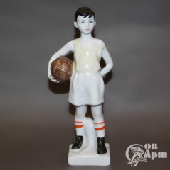 Скульптура "Юный футболист"